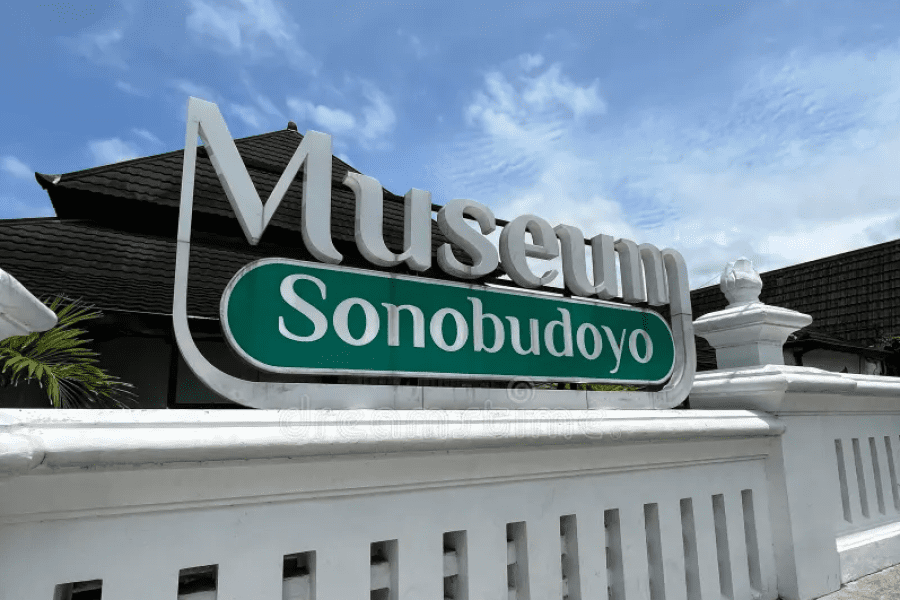 sonobudoyo museum best tour yogyakarta by limabelastour jogja